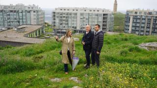 El portavoz popular, Miguel Lorenzo, en una visita a Monte Alto.