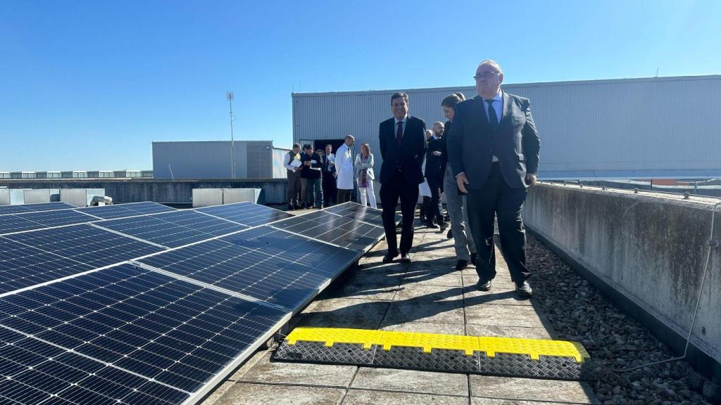 Carlos Fernández Carriedo y Alejandro Vázquez firman un protocolo para el impulso del autoconsumo eléctrico en los hospitales de Castilla y León
