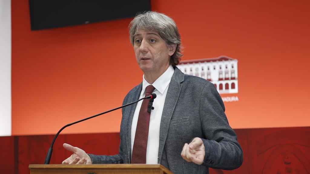 El alcalde de Soria y secretario general del PSOE de Castilla y León, Carlos Martínez, en el Ayuntamiento de la capital soriana