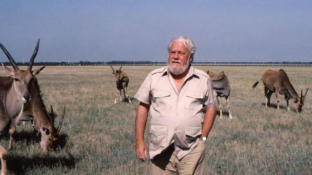 Gerald Durrell  en 1985, en Nueva Askania, Ucrania. Foto: Byron Patchett