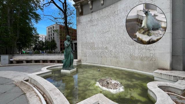 El monumento a Eugenio d'Ors en el Paseo del Prado sin la escultura de la bestia. Destacado en círculo, el aspecto de la figura del animal.