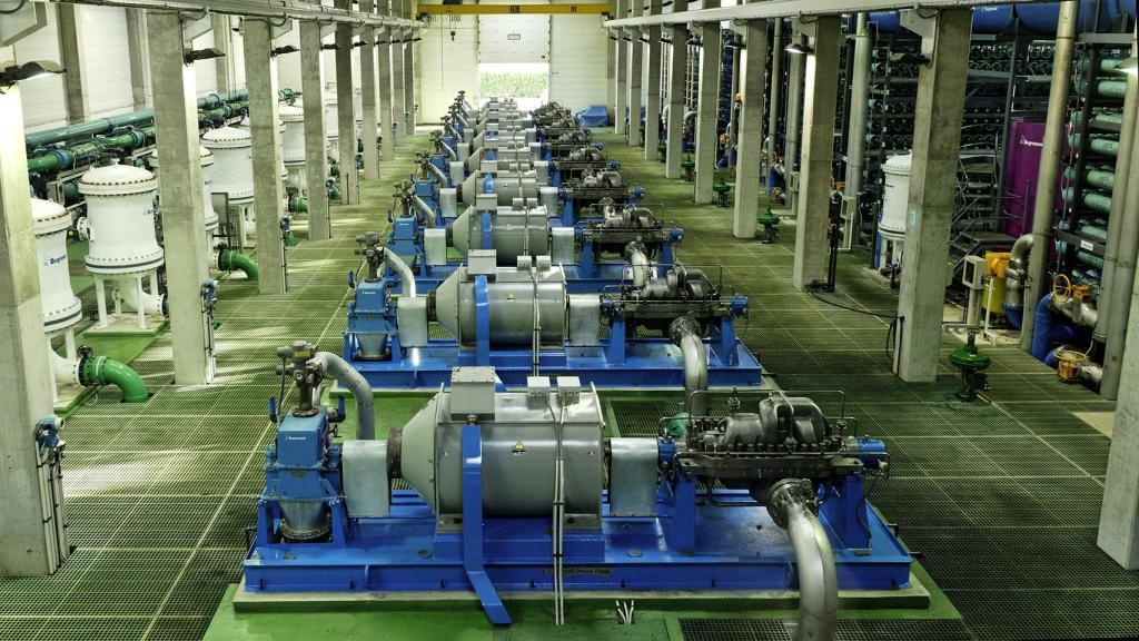 Interior de la planta desalinizadora Bahía de Palma, de Veolia.