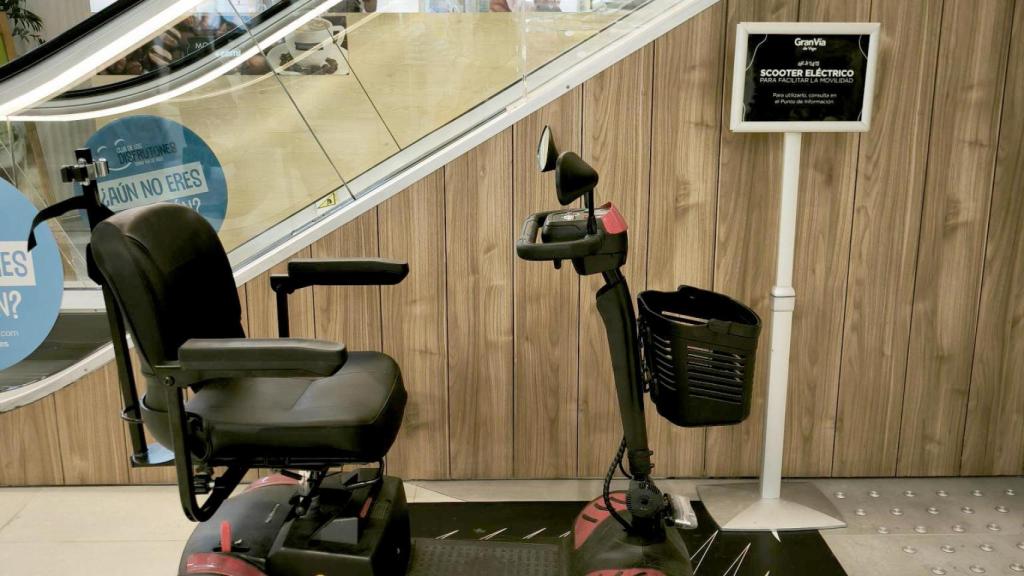 El centro comercial Gran Vía de Vigo mejorar su accesibilidad con un scooter eléctrico