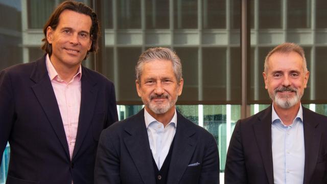 Lutz Schüler, consejero delegado de VMO2; Michael Fries, consejero delegado de Liberty Global, y Marc Murtra, presidente de Telefónica, en un reunión el pasado mes de enero.