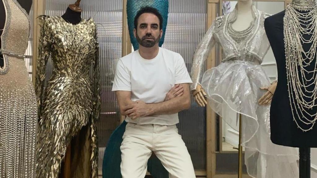 Gustavo Adolfo Tarí en su taller.