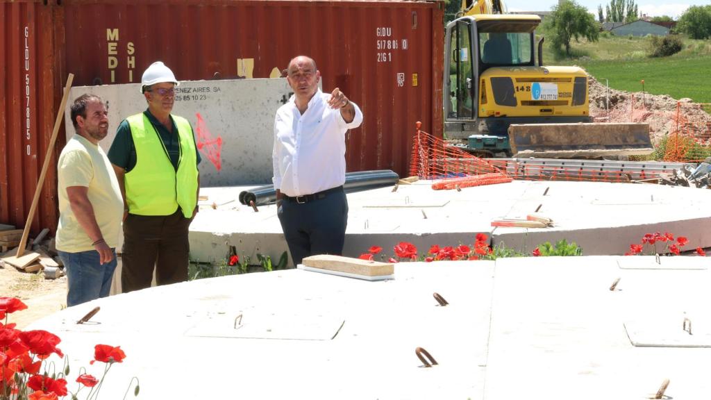 El presidente de la Diputación de Segovia, Miguel Ángel De Vicente, en la visita a los pueblos
