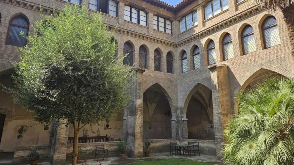 Exterior del claustro del Monasterio de las Canonesas, Zaragoza.