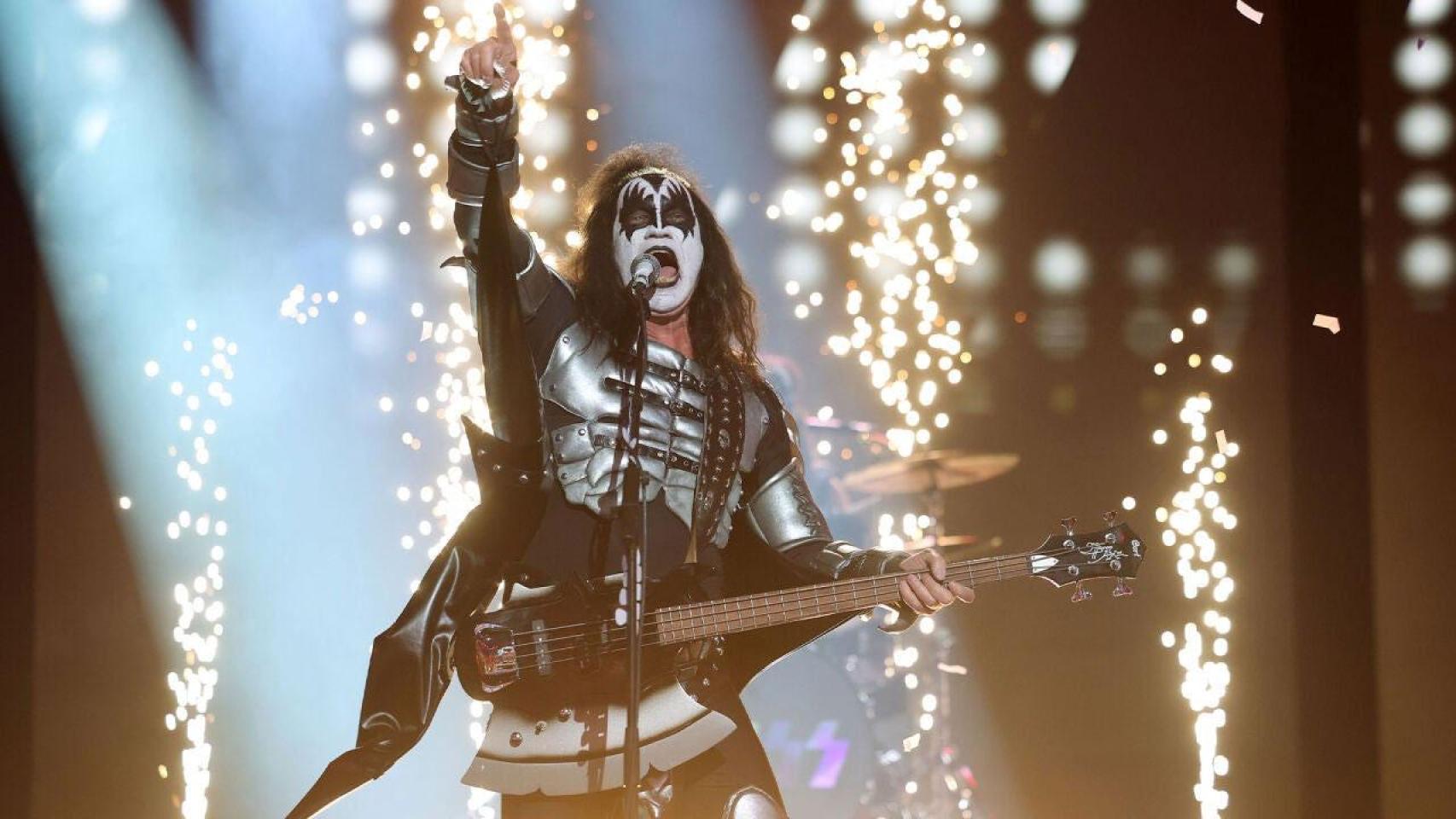 Bertín Osborne como Kiss.