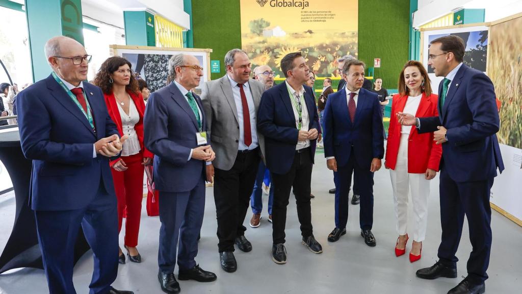 Inauguración del estand de Globalcaja en Expovicaman.