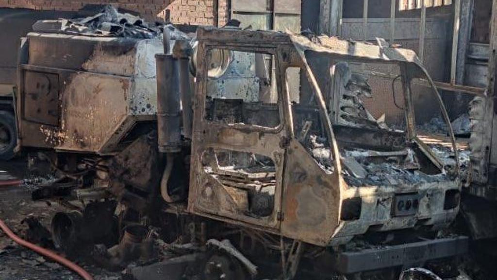 Una de las máquinas completamente calcinadas