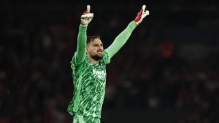 Donnarumma celebra una acción contra el Arsenal.