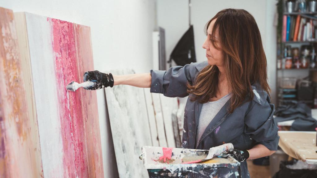 Marcela Once pinta su nueva obra en vivo para ENCLAVE ODS.