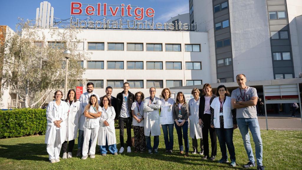 El equipo del Hospital Universitario de Bellvitge que ha participado en la intervención.