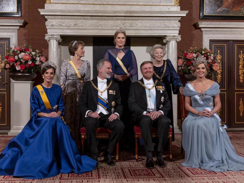 Letizia lució su última tiara en el extranjero, durante su visita a Holanda.