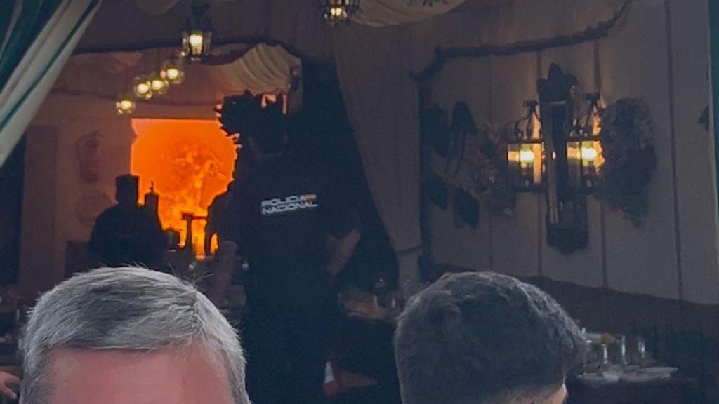 El fuego en una caseta de la Feria de Sevilla.