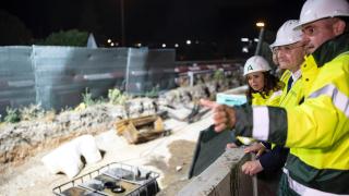 La consejera de Fomento, Rocío Díaz, y el alcalde de Málaga, Francisco de la Torre, visitan las obras del carril Bus-VAO de la A-357.