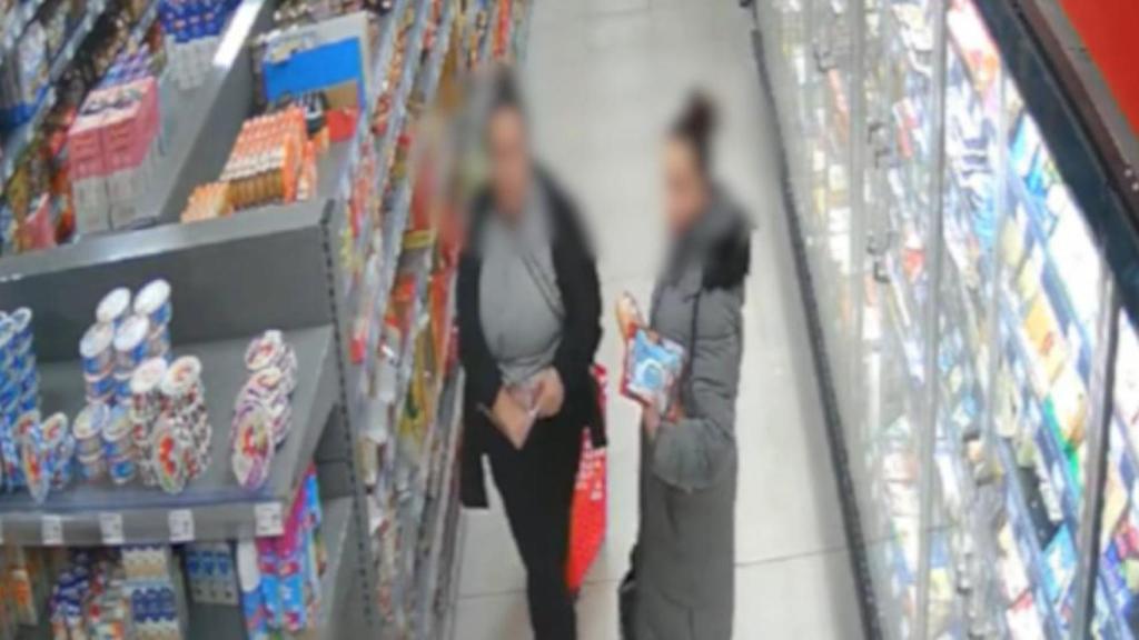 Dos de las detenidas por robar sobres de embutido en un supermercado de Albacete.