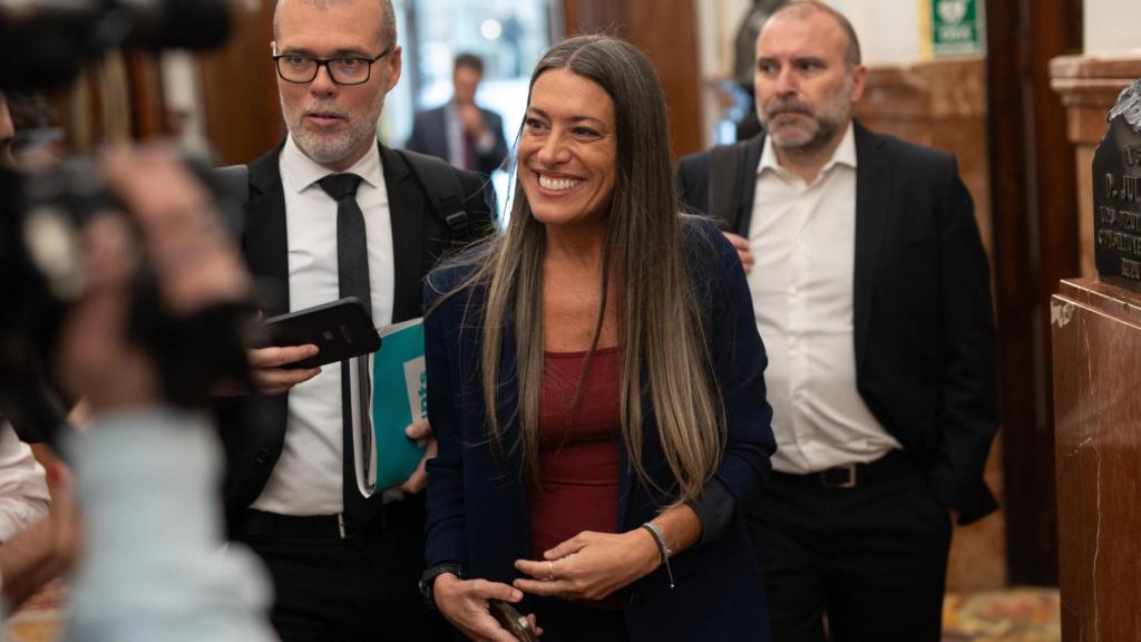 Algunos diputados de Junts, este jueves en el Congreso. La portavoz, Míriam Nogueras, en el centro.