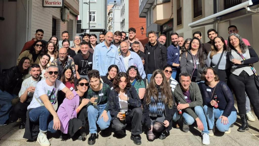 El club de lectura QUEERuña recibe el XXI Premio Marcela y Elisa de la Asociación ALAS A Coruña