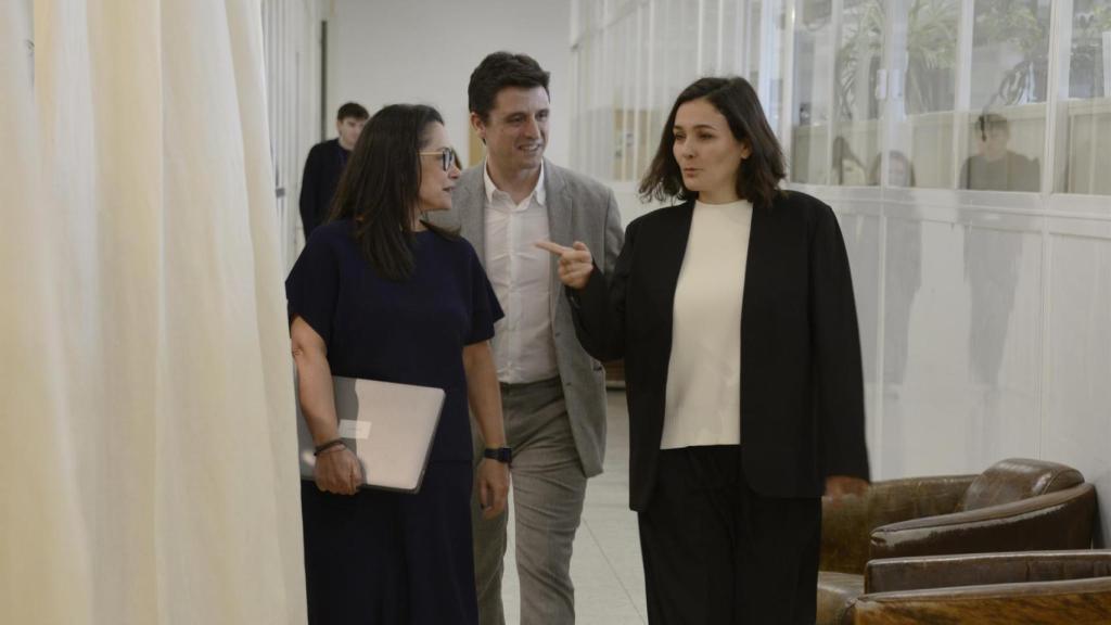 Adriana Domínguez, a la derecha