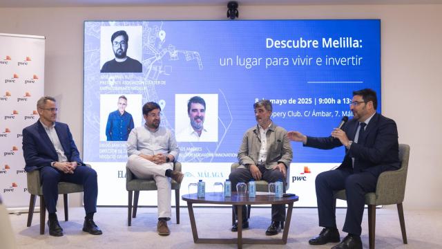 Sánchez,  Ruiz,  Amores y López, durante la mesa redonda.