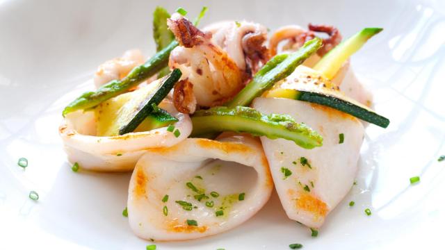 Un plato de sepia a la plancha.