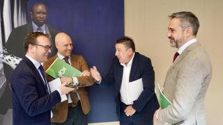 El portavoz del PP, Ricardo Gavilanes, el viceportavoz de Vox, Carlos Menéndez, el portavoz de UPL, Luis Mariano Santos y el portavoz de Vox, David Hierro, antes de la Junta de Portavoces de este jueves en las Cortes