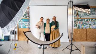 Aceites Abril se hace eco de las Letras Galegas homenajeando a las cantareiras.