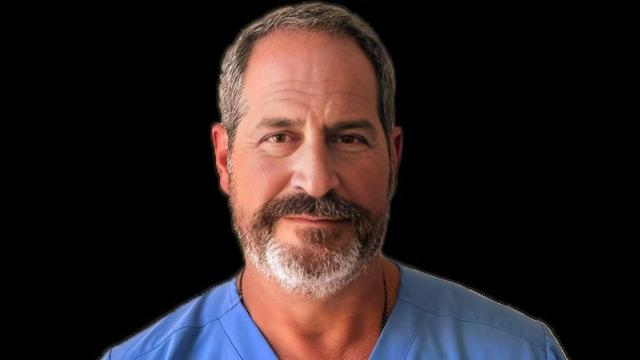 Jeremy London, cirujano cardíaco.