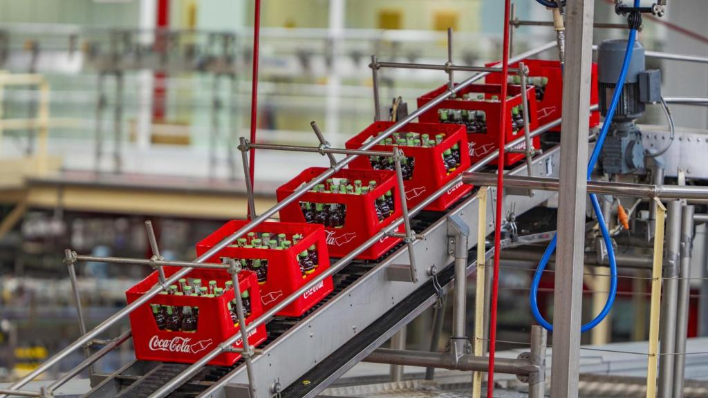 Una de las líneas de producción de 'Fuze Tea'. EE