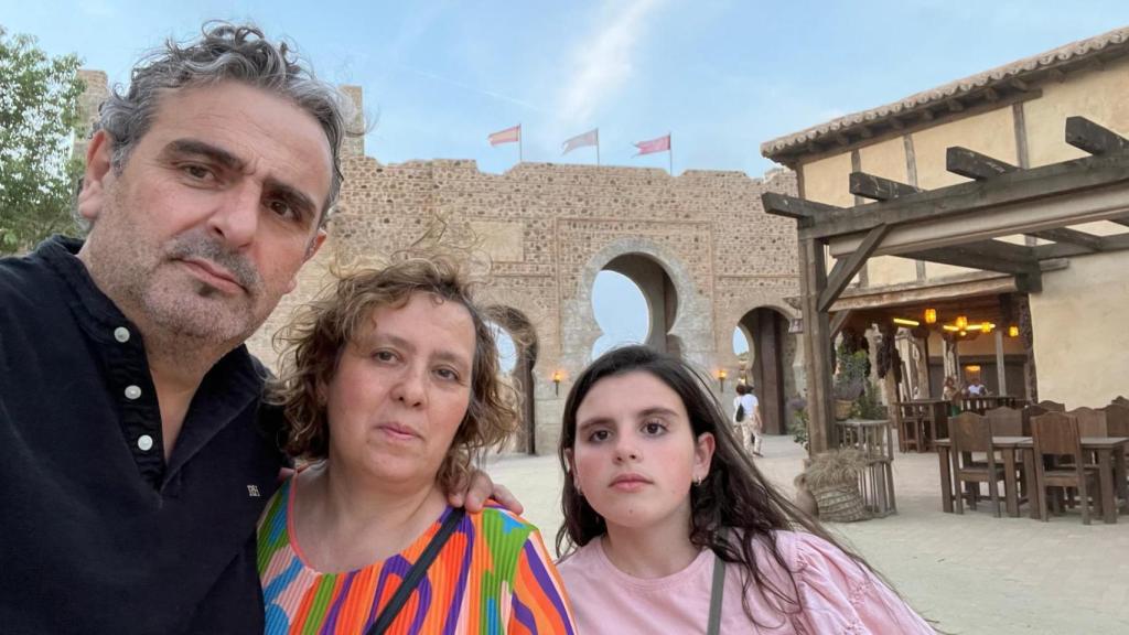 Candela Meco junto a sus padres, Jesús y Mari Jose.