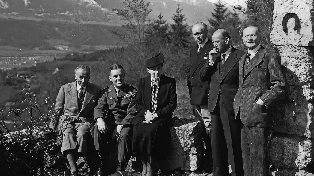 Paul Reynaud, el general estadounidense Anthony C. McAuliffe, Marie-Renée Joséphine Weygand, Maurice Gamelin, Édouard Daladier y Maxime Weygand.