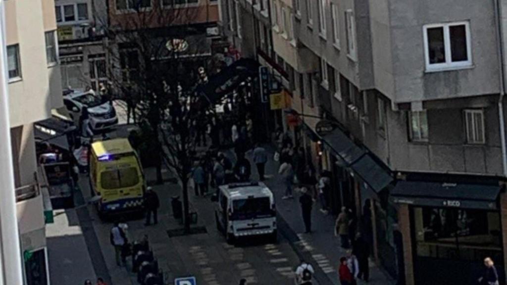 Fallece una mujer en la calle Barcelona de A Courña