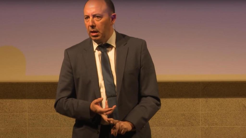 Gonzalo Bernardos durante una conferencia.
