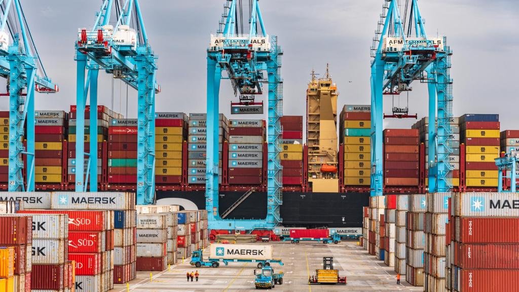 Muelle del puerto de Algeciras, España.