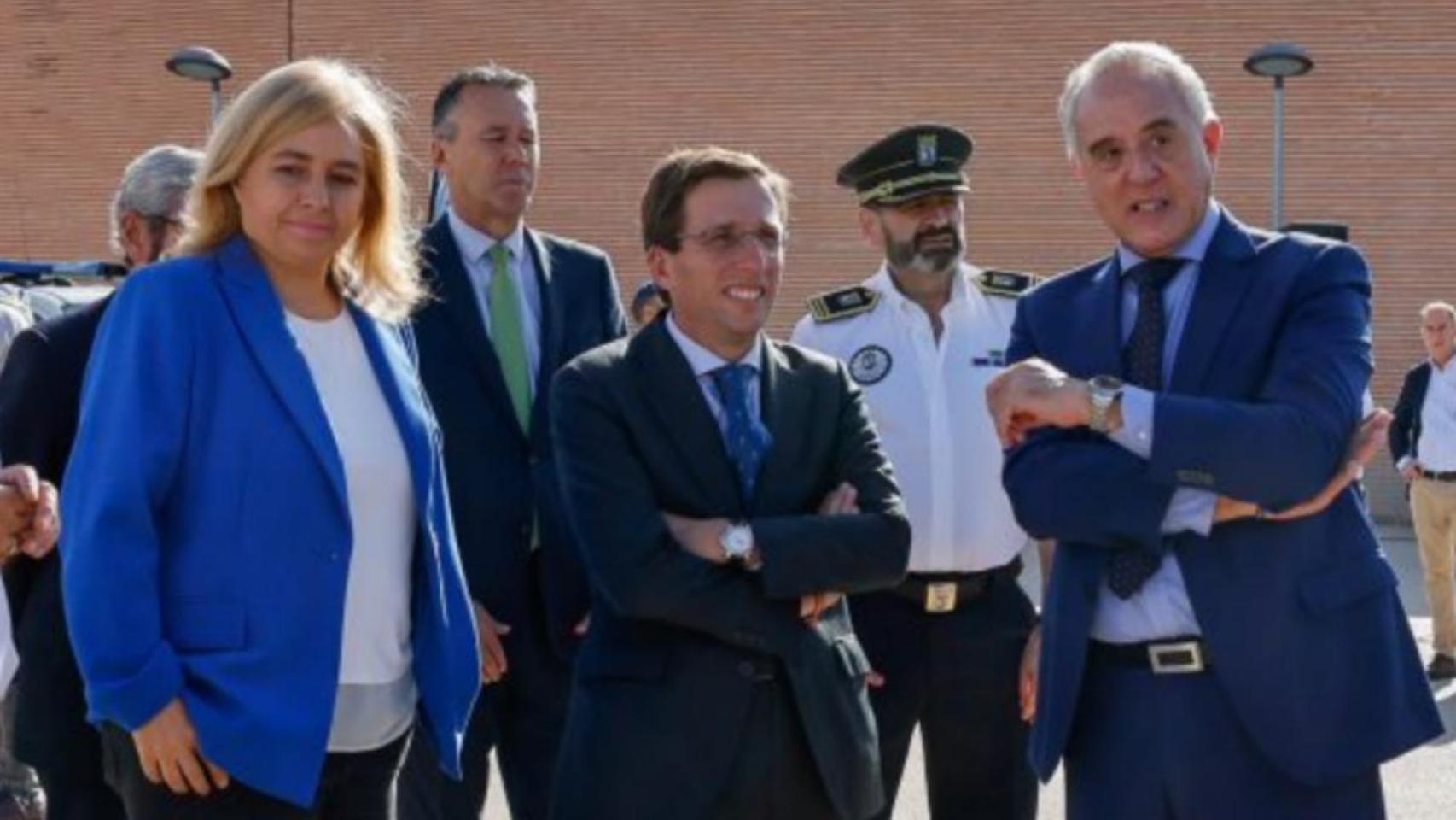 La vicealcaldesa y delegada del Área de Seguridad, Inma Sanz; el alcalde de Madrid, José Luis Martínez-Almeida; y el director general de la Policía Municipal, Pablo Enrique Rodríguez.