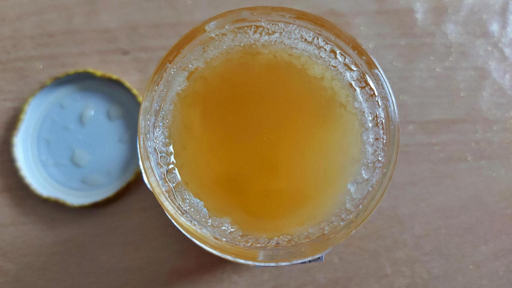 Un bote de miel cristalizada.
