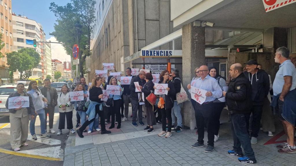 Sanitarios de Vigo se manifiestan para reclamar tolerancia cero a agresiones