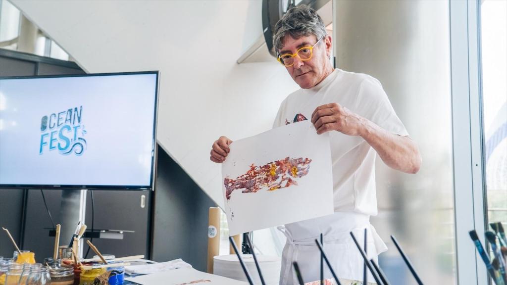 Ximo Canet en su taller 'El fluir de las aguas'. Oceanogràfic