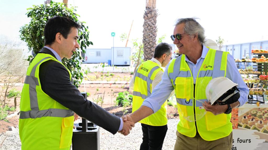El presidente de Acciona, José Manuel Entrecanales (derecha), durante su visita a las obras