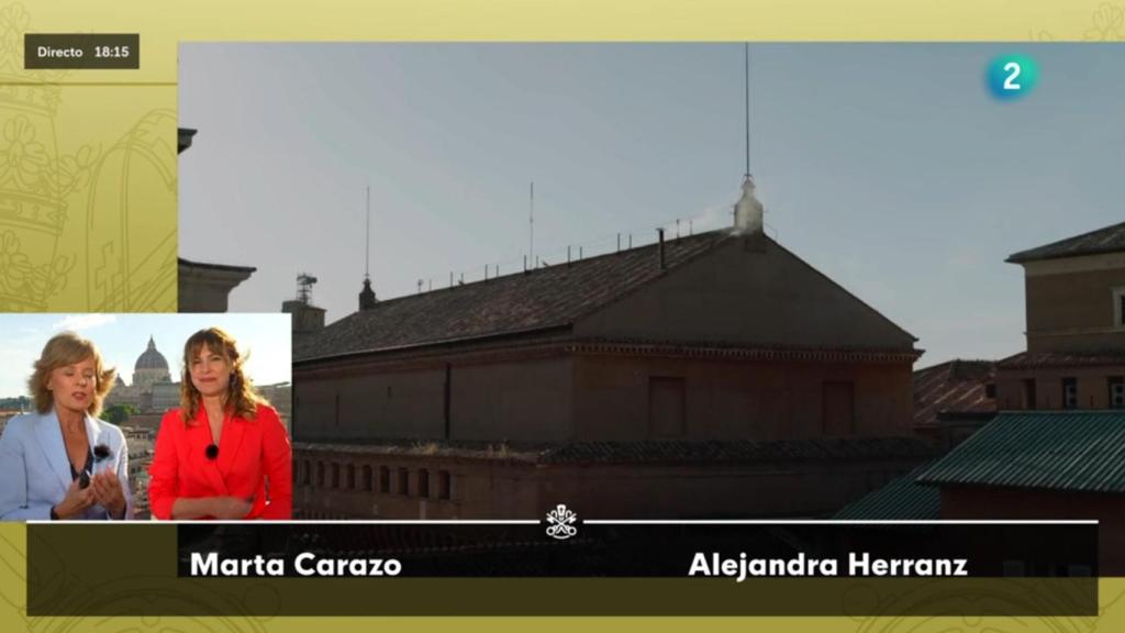 'Telediario 2' informando de la fumata blanca desde La 2 de TVE.