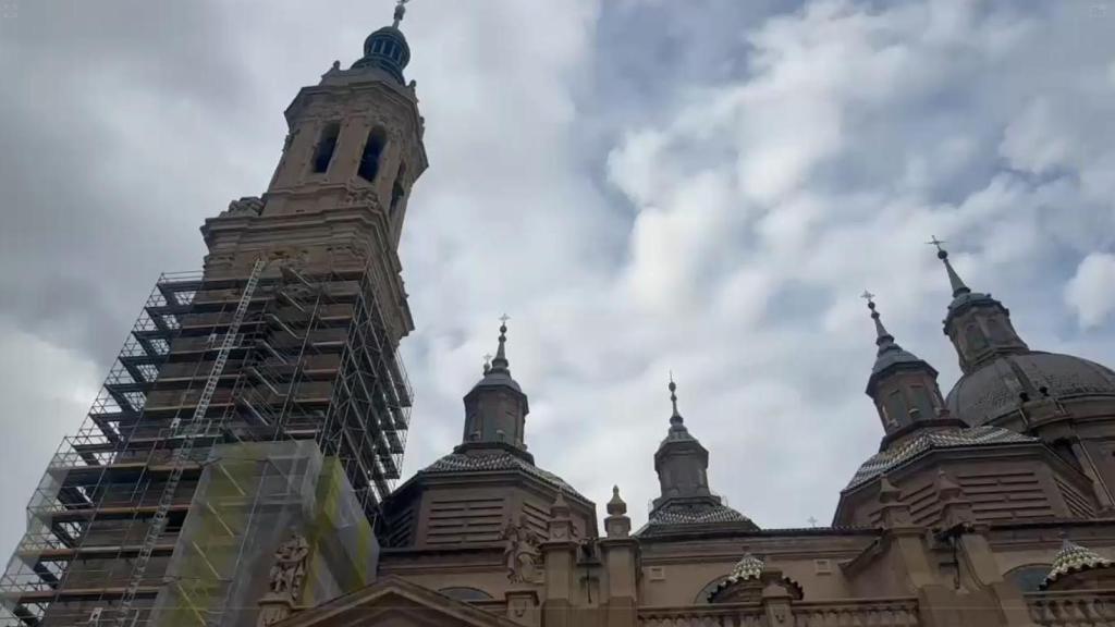 Las campanas de la basílica del Pilar de Zaragoza han tocado este jueves tras la fumata blanca.
