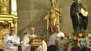 Robert Prevost, la izquierda, en la misa celebrada por el entonces arzobispo de Toledo, Francisco Álvarez,  el 22 de septiembre de 2022 en Oropesa (Toledo).