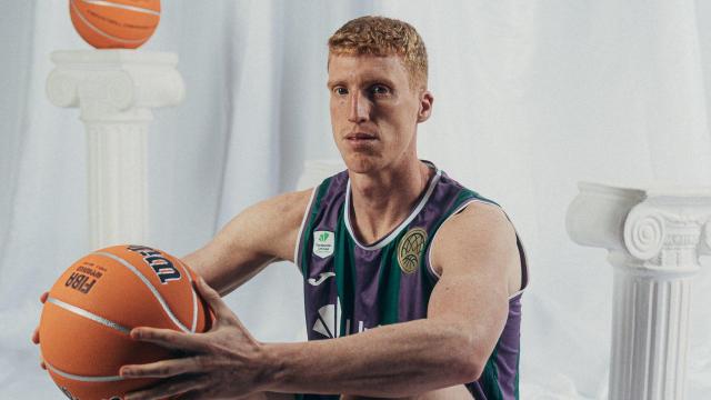 Alberto Díaz, capitán del Unicaja, en las fotos oficiales de la Final Four de la BCL
