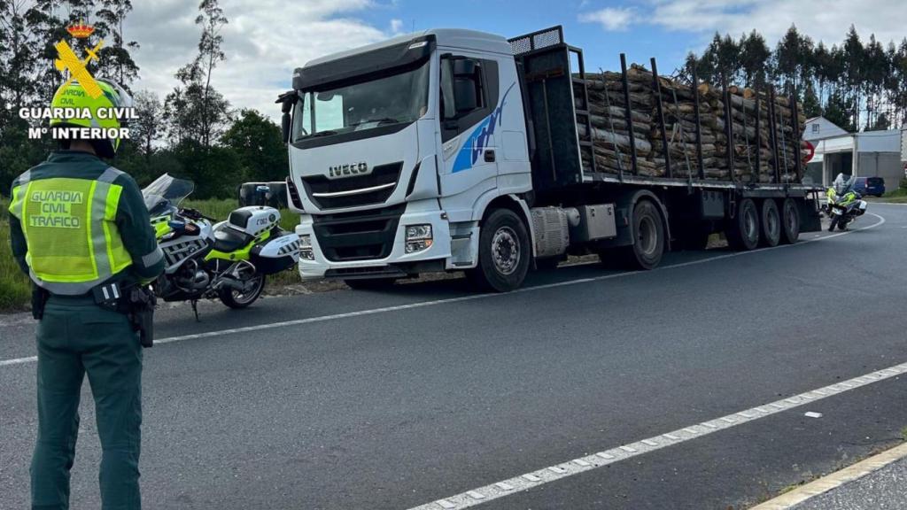 Investigan a un camionero por cuadruplicar la tasa máxima de alcohol en Santa Comba.