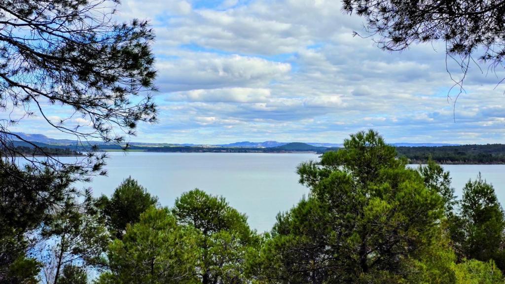 Foto: aspecto actual de la cabecera del Tajo por tras las lluvias recogidas en los últimos meses.