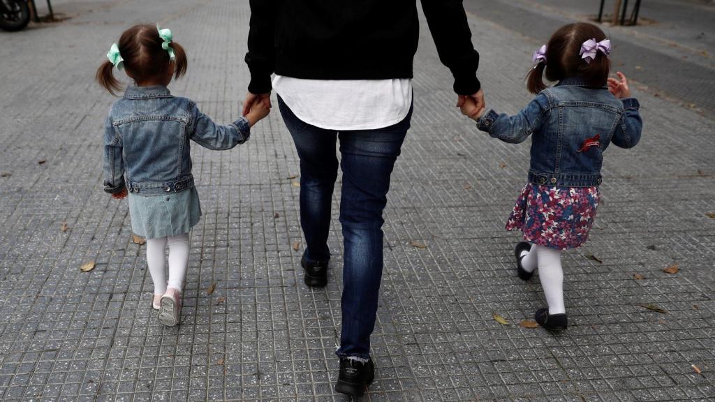 Esta ayuda está destinada a familias con hijos menores de 17 años.