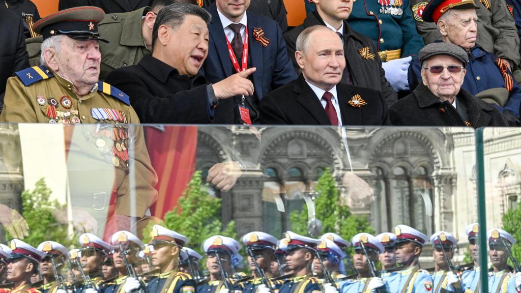Putin este viernes junto a Xi Jinping en el desfile del Día de la Victoria en Moscú.