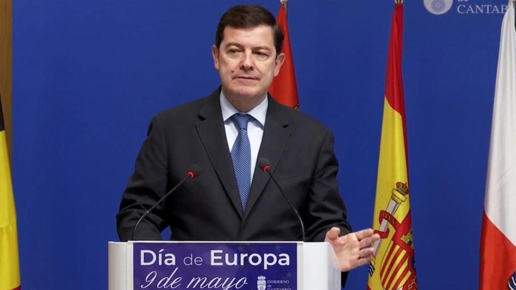 El presidente de la Junta, Alfonso Fernández Mañueco, durante la celebración del Día de Europa, este viernes en Santander