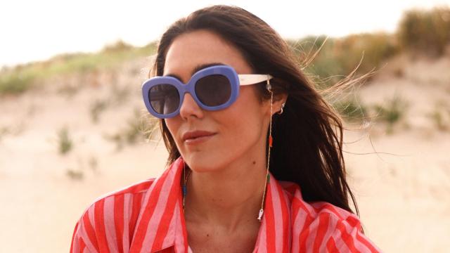 Anna Padilla con gafas de nueva colección.